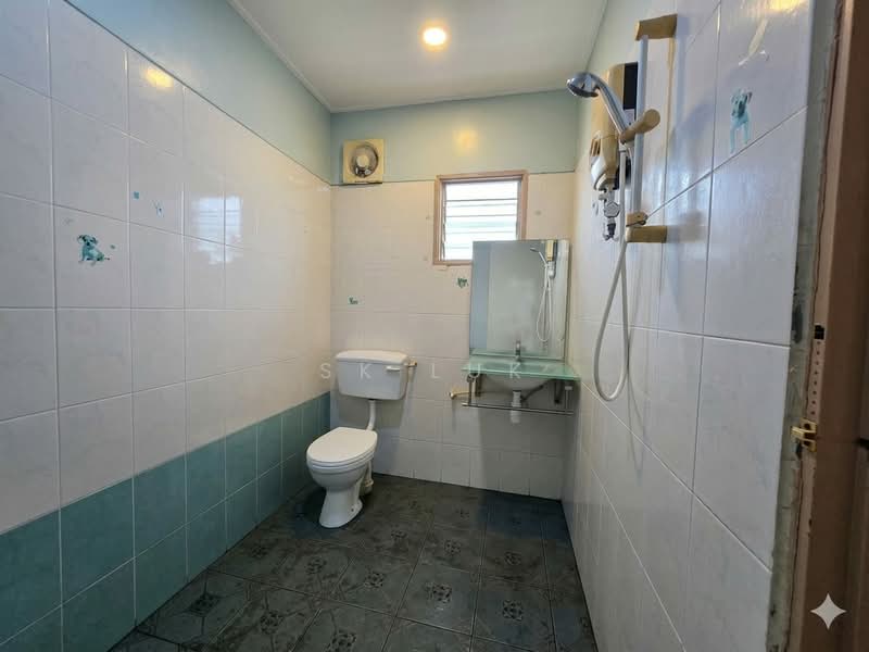 Bungalow for Sale in Rawang (Selangor) - SK Luk - Bathroom - PropertyGuru.com.my