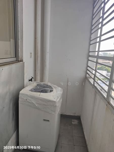 Kondominium untuk Dijual di Scott Towers @ Larkin JB - Jane Ngoi - Balcony - PropertyGuru.com.my