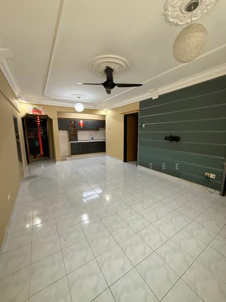 Pangsapuri untuk Disewa di Pangsapuri Subang Suria - Kor Kok Tee - Living Room - PropertyGuru.com.my