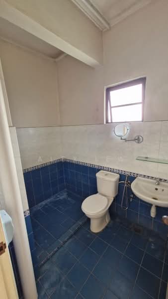 Rumah Bandar untuk Dijual di Jalan Klang Lama (Old Klang Road) (Kuala Lumpur) - Alex Lew - Bathroom - PropertyGuru.com.my
