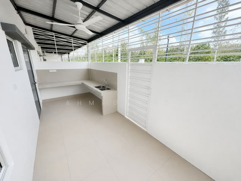 Rumah Teres 2 Tingkat untuk Disewa di Dengkil (Selangor) - Ahmad Faiz - Balcony - PropertyGuru.com.my