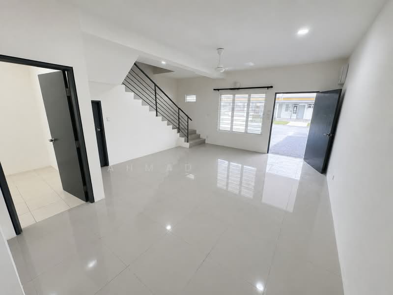Rumah Teres 2 Tingkat untuk Disewa di Dengkil (Selangor) - Ahmad Faiz - Living Room - PropertyGuru.com.my