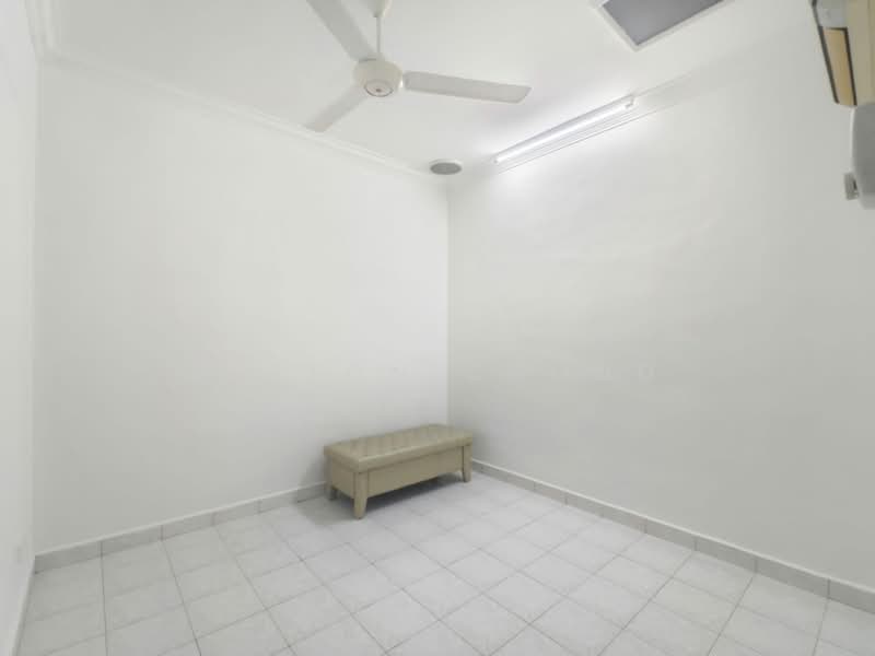 1.5-storey Terraced House for Sale in Taman Pelangi Indah (Ulu Tiram) - Elston Chong - Interior - PropertyGuru.com.my