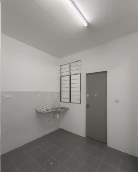 Pangsapuri untuk Dijual di Flora Damai - Alan Tee - Kitchen - PropertyGuru.com.my