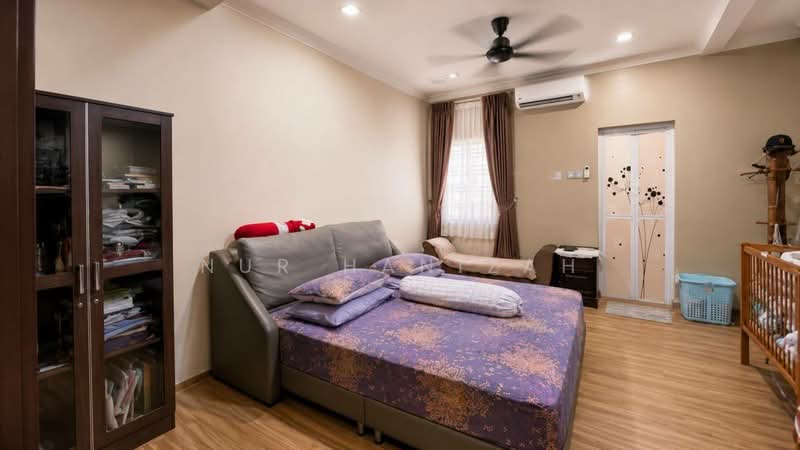 Rumah Banglo untuk Dijual di Seksyen U10 (Shah Alam) - Nur Hanizah - Bedroom - PropertyGuru.com.my