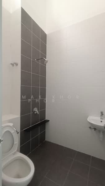 2-storey Terraced House for Rent in Setia Utama (Setia Alam) - Max Khor Phor xiong - Bathroom - PropertyGuru.com.my