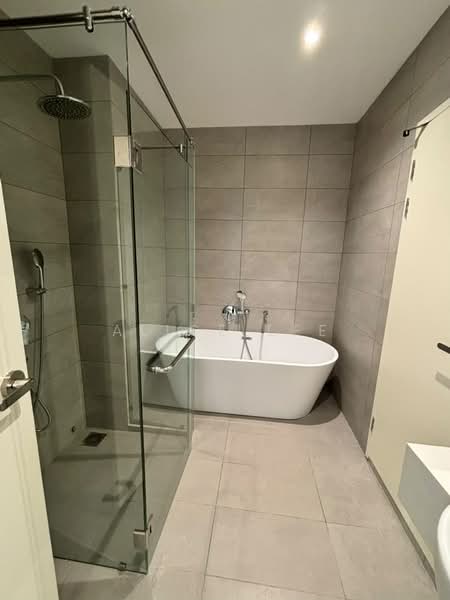 Servis Apartment untuk Disewa di Dorsett Waterfront Subang - Alice Lee - Bathroom - PropertyGuru.com.my