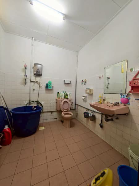2-storey Terraced House for Sale in Taman Tasek (Johor Bahru) - Marcus Thye - Bathroom - PropertyGuru.com.my