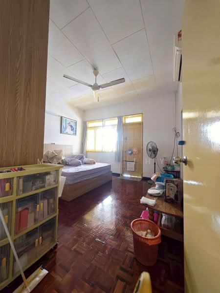 2-storey Terraced House for Sale in Taman Tasek (Johor Bahru) - Marcus Thye - Bedroom - PropertyGuru.com.my