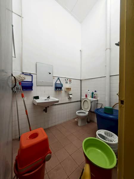 2-storey Terraced House for Sale in Taman Tasek (Johor Bahru) - Marcus Thye - Bathroom - PropertyGuru.com.my