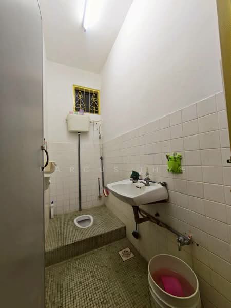 2-storey Terraced House for Sale in Taman Tasek (Johor Bahru) - Marcus Thye - Bathroom - PropertyGuru.com.my