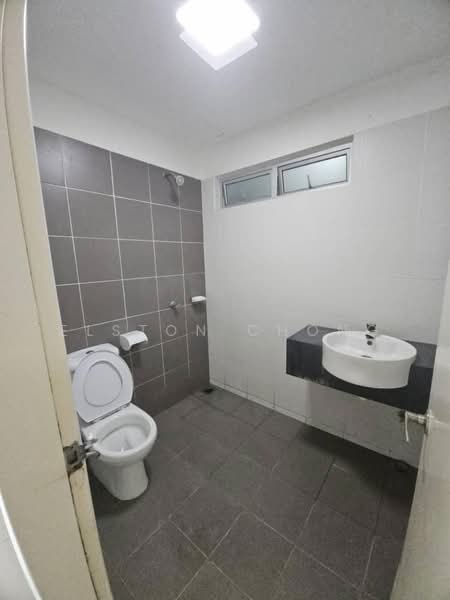Pangsapuri untuk Dijual di Idaman Residence - Elston Chong - Bathroom - PropertyGuru.com.my