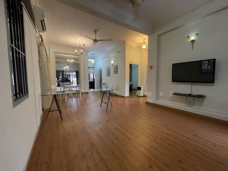 Rumah Teres 1 Tingkat untuk Dijual di Seksyen 4 (Kota Damansara) - Khairil Anwar Sirajudin - Living Room - PropertyGuru.com.my