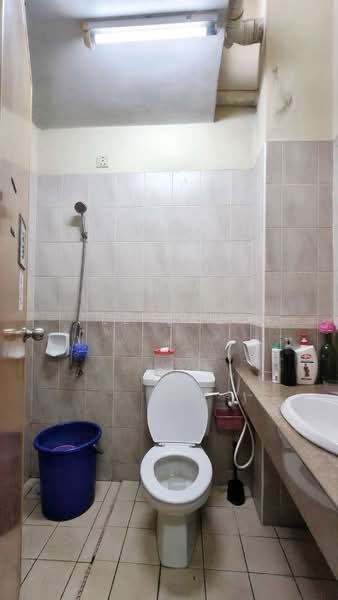 1.5-storey Terraced House for Sale in Taman Daya (Johor Bahru) - LZ Lau - Bathroom - PropertyGuru.com.my