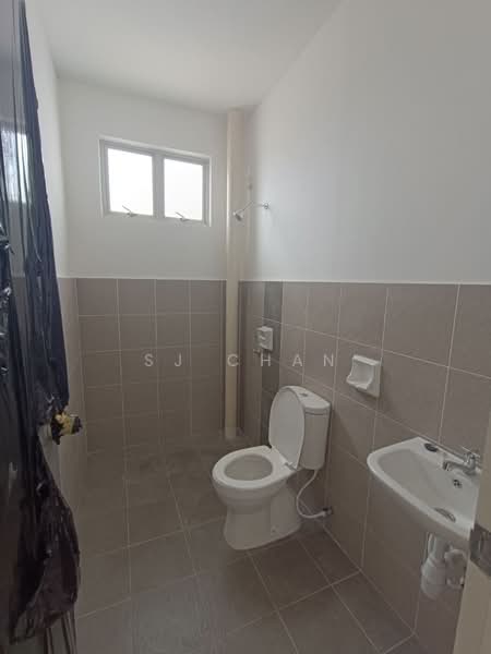 Rumah Teres untuk Disewa di Pasir Gudang (Johor) - SJ CHAN - Bathroom - PropertyGuru.com.my