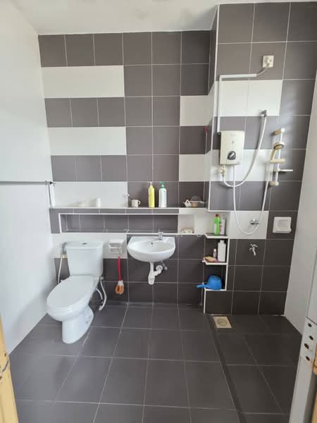 Rumah Banglo untuk Dijual di Taman Setia Indah (Tebrau) - LZ Lau - Bathroom - PropertyGuru.com.my