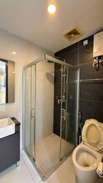 Condominium for Rent at Royal Strand @ Country Garden Danga Bay - May Lee - Bathroom - PropertyGuru.com.my