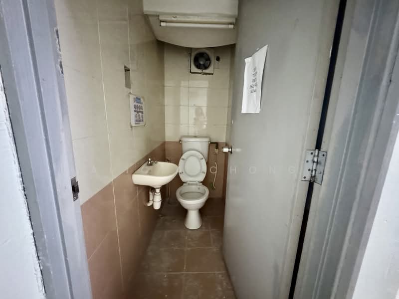 Pejabat untuk Disewa di Kepong (Kuala Lumpur) - Alicia Chong - Bathroom - PropertyGuru.com.my