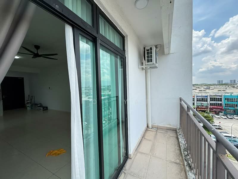 Servis Apartment untuk Disewa di The Garden Residences - Roy Yap - Balcony - PropertyGuru.com.my