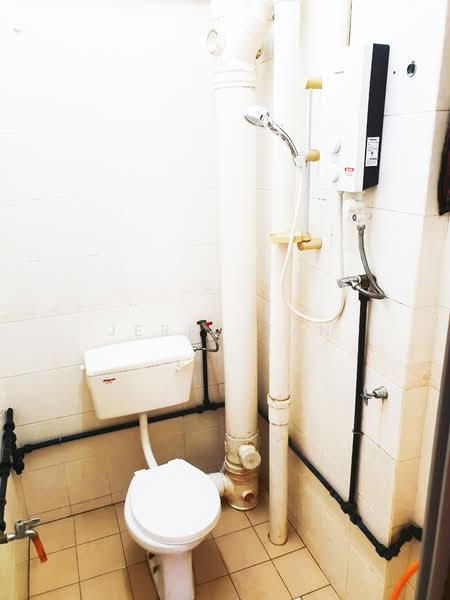 Flat for Rent at Taman Relau Jaya - Jerry Tan - Bathroom - PropertyGuru.com.my