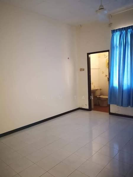 Rumah Teres 1 Tingkat untuk Dijual di Taman Daya (Johor Bahru) - Iden Tan - Bathroom - PropertyGuru.com.my