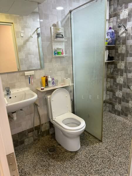 Pangsapuri untuk Dijual di Topaz Apartment - Elaine Lee - Bathroom - PropertyGuru.com.my