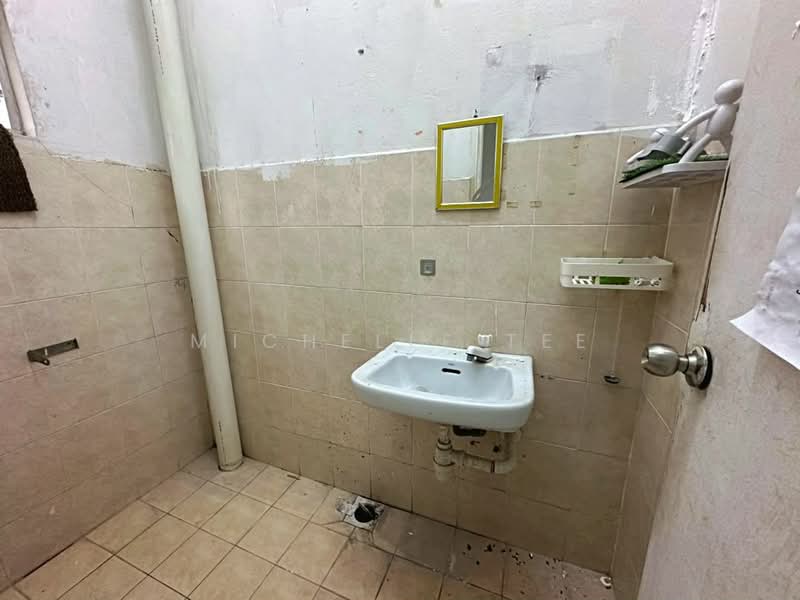 Shop / Office for Rent in Bandar Bukit Tinggi (Klang) - Michelle Tee - Bathroom - PropertyGuru.com.my