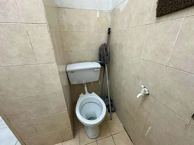 Shop / Office for Rent in Bandar Bukit Tinggi (Klang) - Michelle Tee - Bathroom - PropertyGuru.com.my