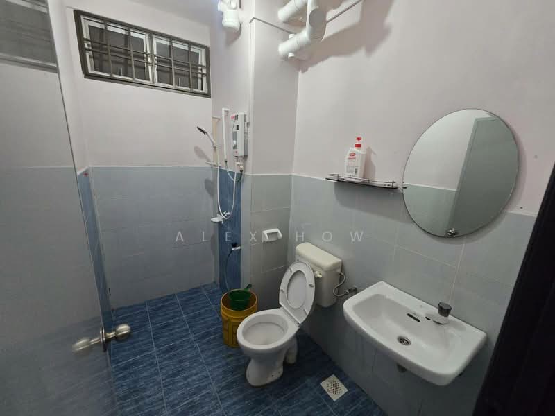 Apartment for Rent at Indah Court Apartment - Alex How - Bathroom - PropertyGuru.com.my