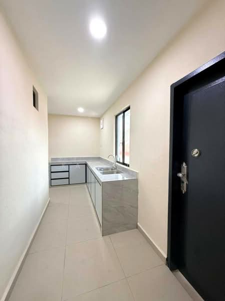 Rumah Teres 1 Tingkat untuk Dijual di Taman Dato Penggawa Barat (Tampoi) - Karl Lim - Kitchen - PropertyGuru.com.my