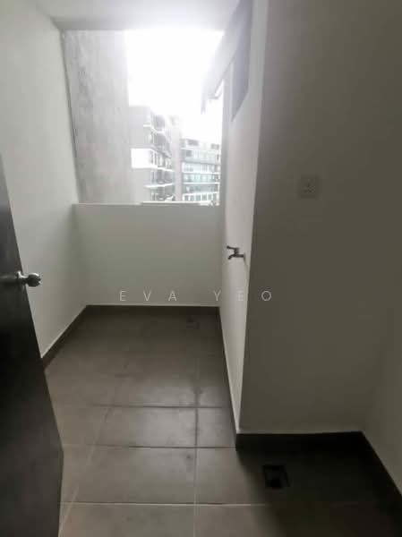 Servis Apartment untuk Dijual di Molek Regency - Eva Yeo - Balcony - PropertyGuru.com.my