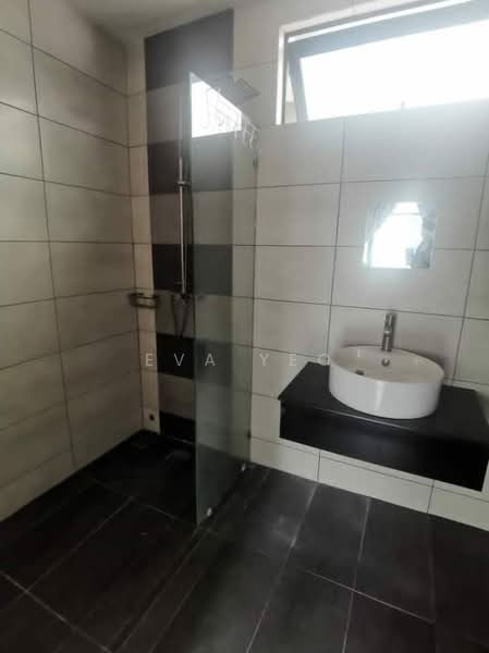 Servis Apartment untuk Dijual di Molek Regency - Eva Yeo - Bathroom - PropertyGuru.com.my