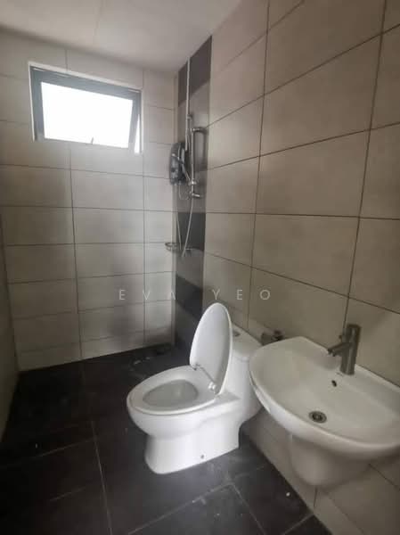 Servis Apartment untuk Dijual di Molek Regency - Eva Yeo - Bathroom - PropertyGuru.com.my