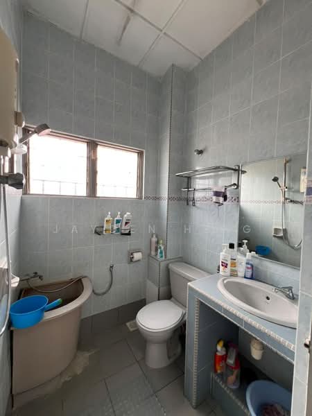 Rumah Teres 2 Tingkat untuk Dijual di SS 23, Taman Sea (Petaling Jaya) - Jayden Heng - Bathroom - PropertyGuru.com.my