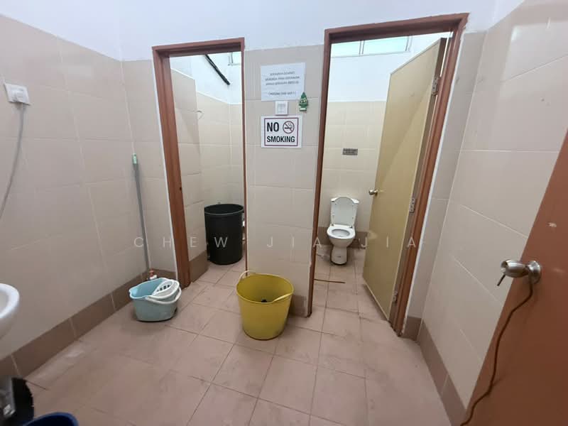 Terrace Factory for Sale in Kawasan Perindustrian Tiong Nam (Tebrau) - Chew Jia Jia - Bathroom - PropertyGuru.com.my