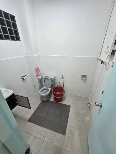 Rumah Teres 2 Tingkat untuk Disewa di Permas Jaya (Johor) - CS Tan - Bathroom - PropertyGuru.com.my
