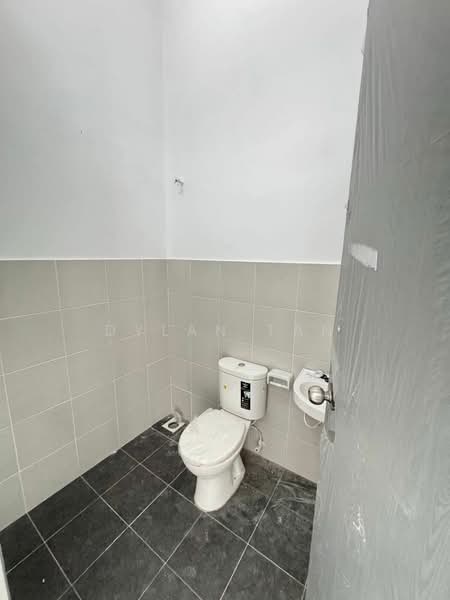 Rumah Teres 2 Tingkat untuk Disewa di Skudai (Johor) - Dylan Tan - Bathroom - PropertyGuru.com.my
