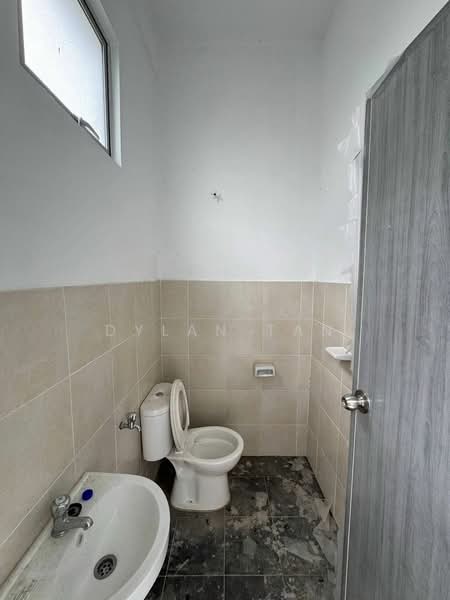 Rumah Teres 2 Tingkat untuk Disewa di Skudai (Johor) - Dylan Tan - Bathroom - PropertyGuru.com.my