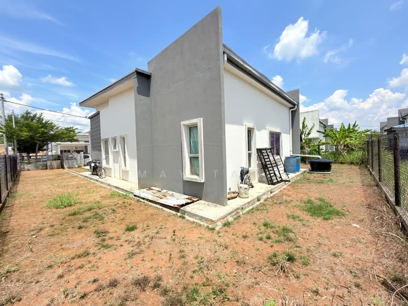 Rumah Banglo untuk Dijual di Taman Sri Lambak (Kluang) - May Tan - PropertyGuru.com.my