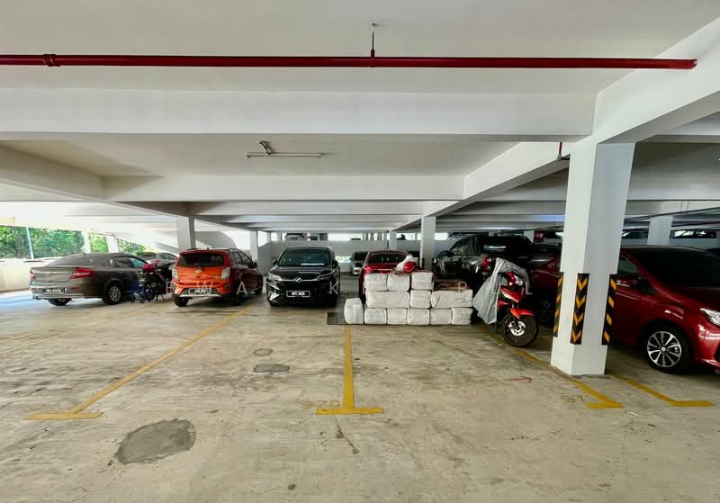 Pangsapuri untuk Dijual di Gapura Bayu - Ewat Khairul - Car Park - PropertyGuru.com.my