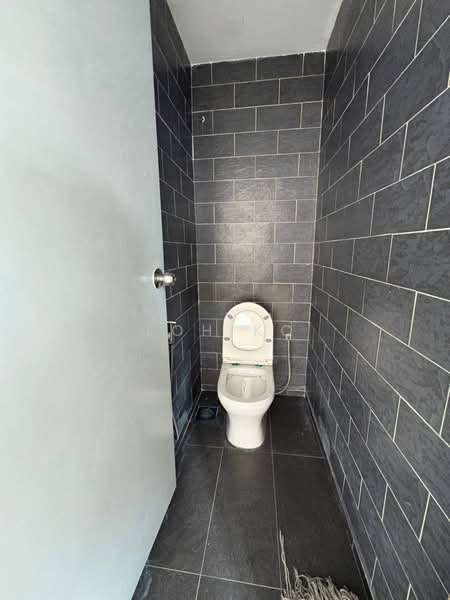 Kedai untuk Disewa di Ampang Jaya (Ampang) - Loh KC - Bathroom - PropertyGuru.com.my
