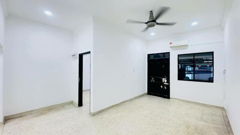 Rumah Teres 1 Tingkat untuk Dijual di Taman Perling (Perling) - Erness Tan - Living Room - PropertyGuru.com.my