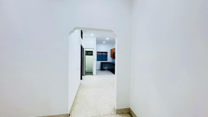 Rumah Teres 1 Tingkat untuk Dijual di Taman Perling (Perling) - Erness Tan - Corridor - PropertyGuru.com.my