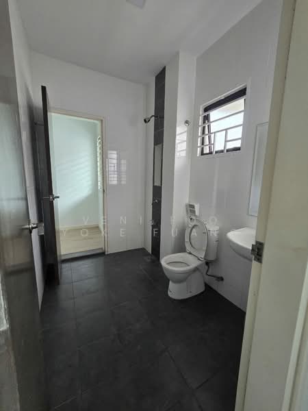 Rumah Teres 2 Tingkat untuk Disewa di Bukit Raja (Selangor) - Veni Foo Yoke Fuang - Bathroom - PropertyGuru.com.my