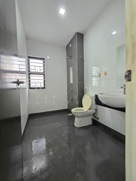 Rumah Teres 2 Tingkat untuk Disewa di Bukit Raja (Selangor) - Veni Foo Yoke Fuang - Bathroom - PropertyGuru.com.my