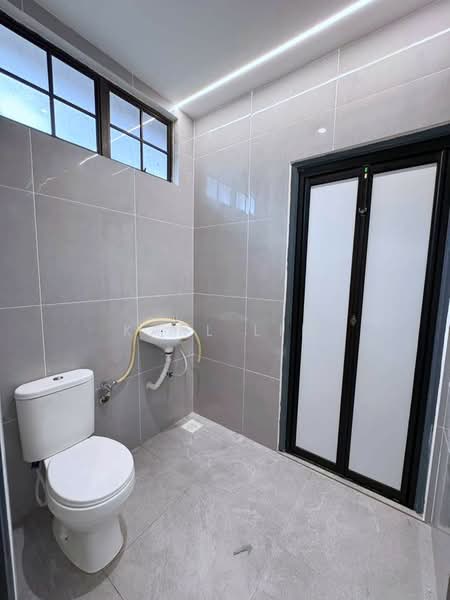 Rumah Teres 2 Tingkat untuk Dijual di Taman Dato' Chellam (Ulu Tiram) - Karl Lim - Bathroom - PropertyGuru.com.my