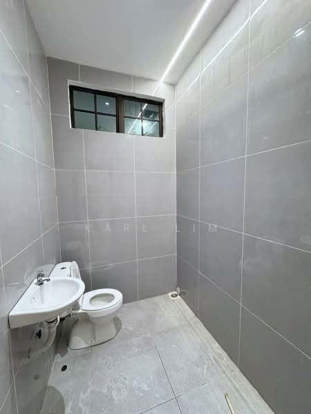 Rumah Teres 2 Tingkat untuk Dijual di Taman Dato' Chellam (Ulu Tiram) - Karl Lim - Bathroom - PropertyGuru.com.my