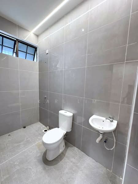 Rumah Teres 2 Tingkat untuk Dijual di Taman Dato' Chellam (Ulu Tiram) - Karl Lim - Bathroom - PropertyGuru.com.my