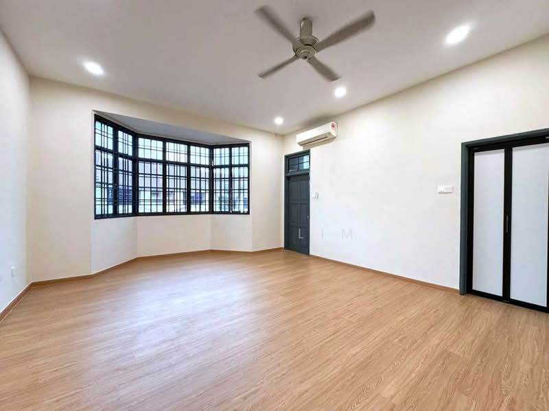 Rumah Teres 2 Tingkat untuk Dijual di Taman Dato' Chellam (Ulu Tiram) - Karl Lim - Living Room - PropertyGuru.com.my