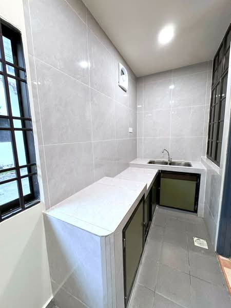 Rumah Teres 2 Tingkat untuk Dijual di Taman Dato' Chellam (Ulu Tiram) - Karl Lim - Kitchen - PropertyGuru.com.my